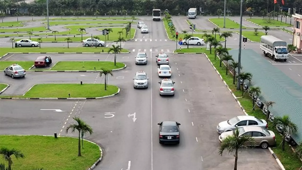 3 Thay Đổi Cốt Lõi Về Thi Bằng Lái Ô Tô 2026: GPLX Số Tự Động Phải 'HỌC LẠI' Nếu Muốn Lên Số Sàn!