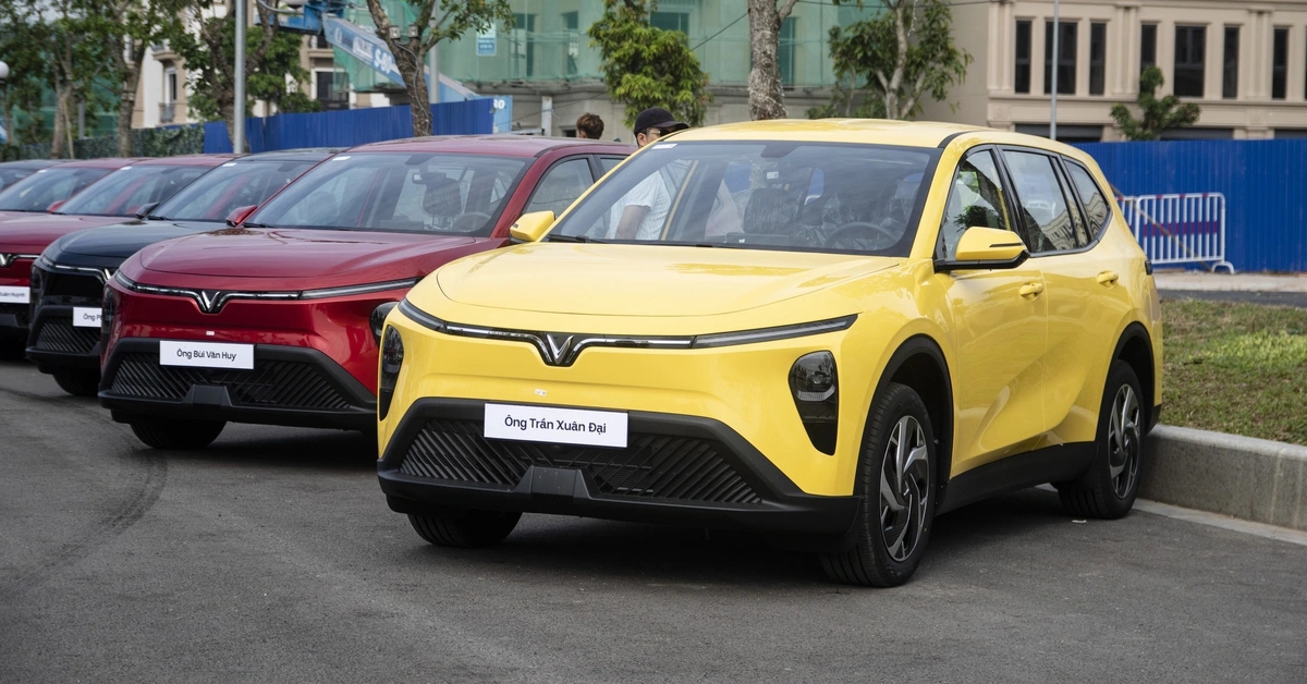 VinFast Limo Green chấm dứt kỷ lục doanh số của Mitsubishi Xpander