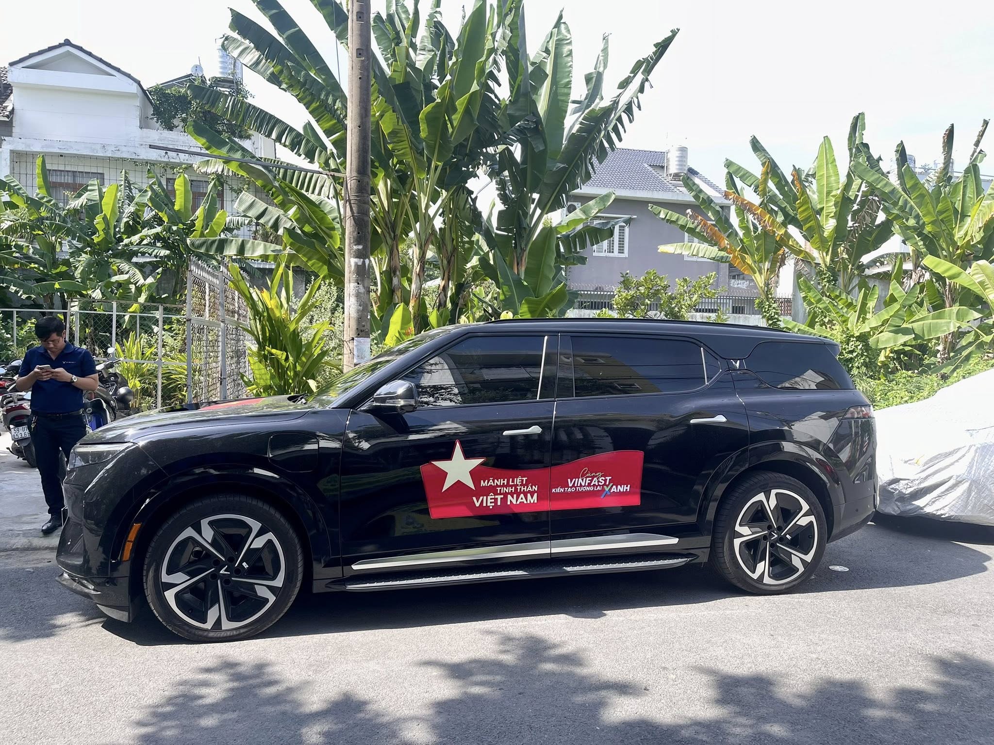 Du thuyền mặt đất chinh phục 5 nước và vì sao VF 9 được khen vượt trội Tesla