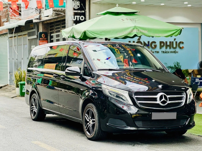 Giá chưa đến 1 tỷ, chiếc Mercedes-Benz này rộng rãi như Carnival, có treo thích ứng nhưng chạy 'không tốn một giọt xăng'