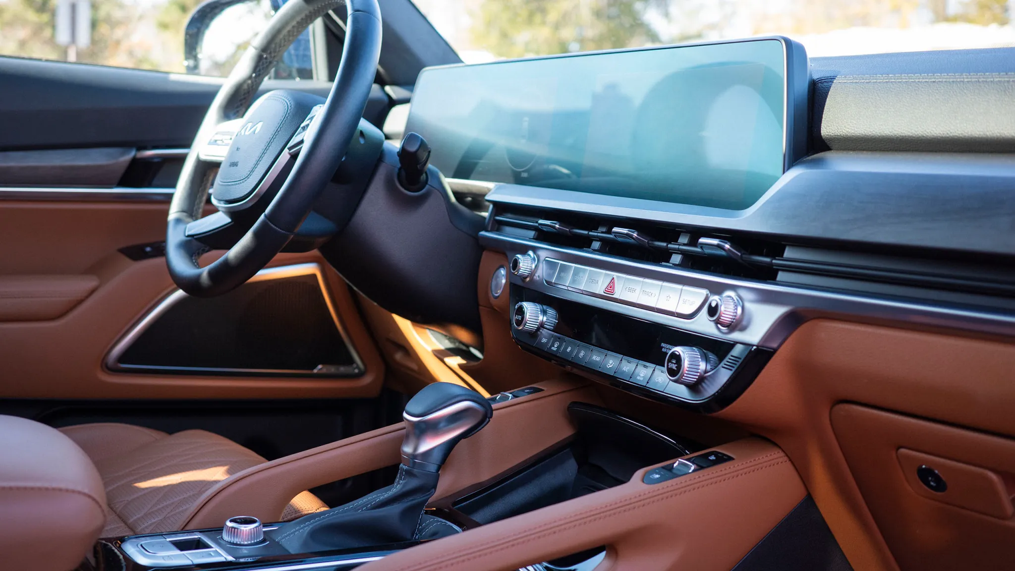 Hyundai Kia 2025 Vẫn Dùng USB-A Cũ Cho CarPlay: Phiền Toái Lạ Lùng Với Người Đam Mê Xe