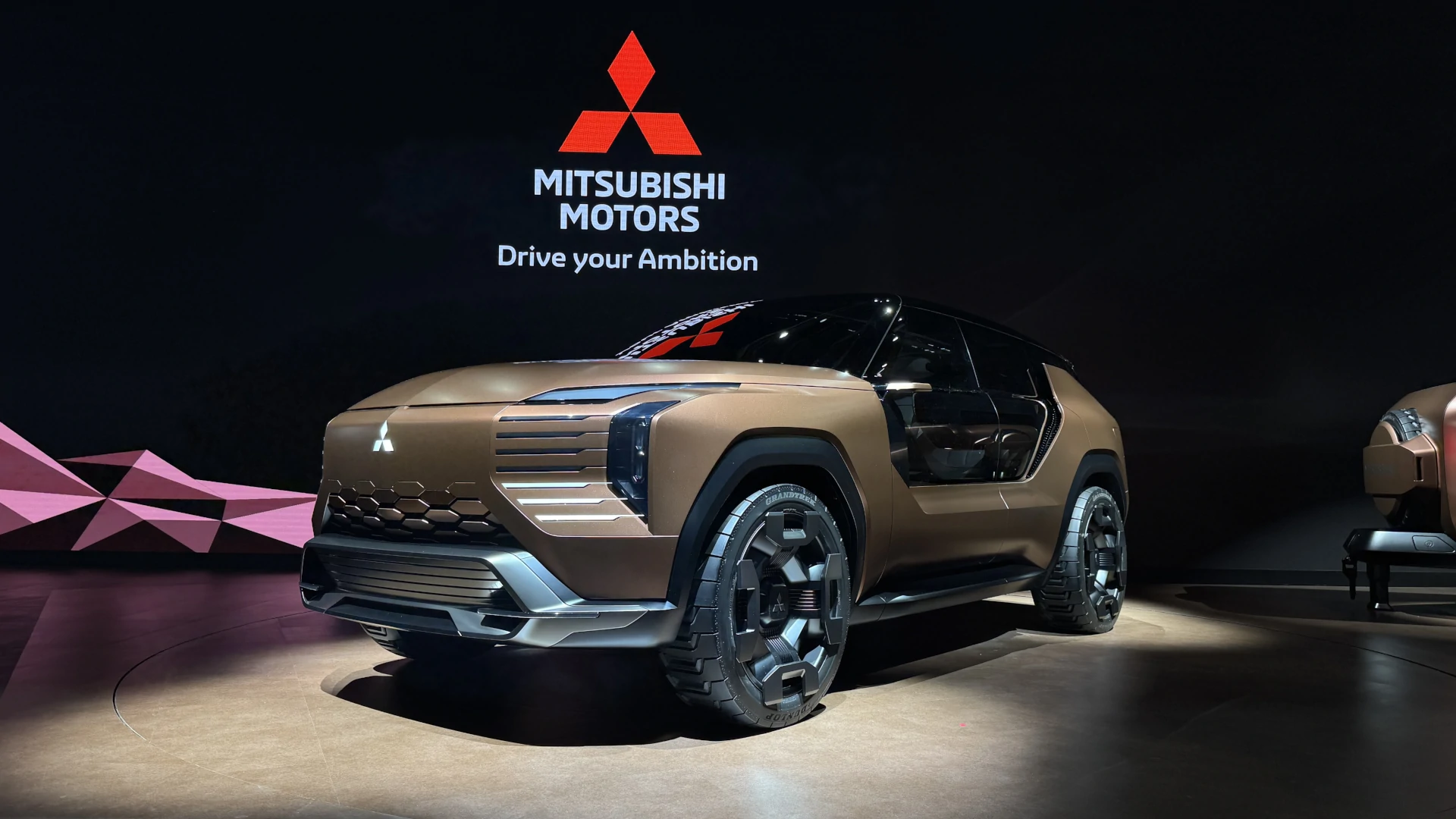 JMS 2025: Mitsubishi Elevance Concept - SUV điện sang trọng, sẵn sàng cho mọi phiêu lưu
