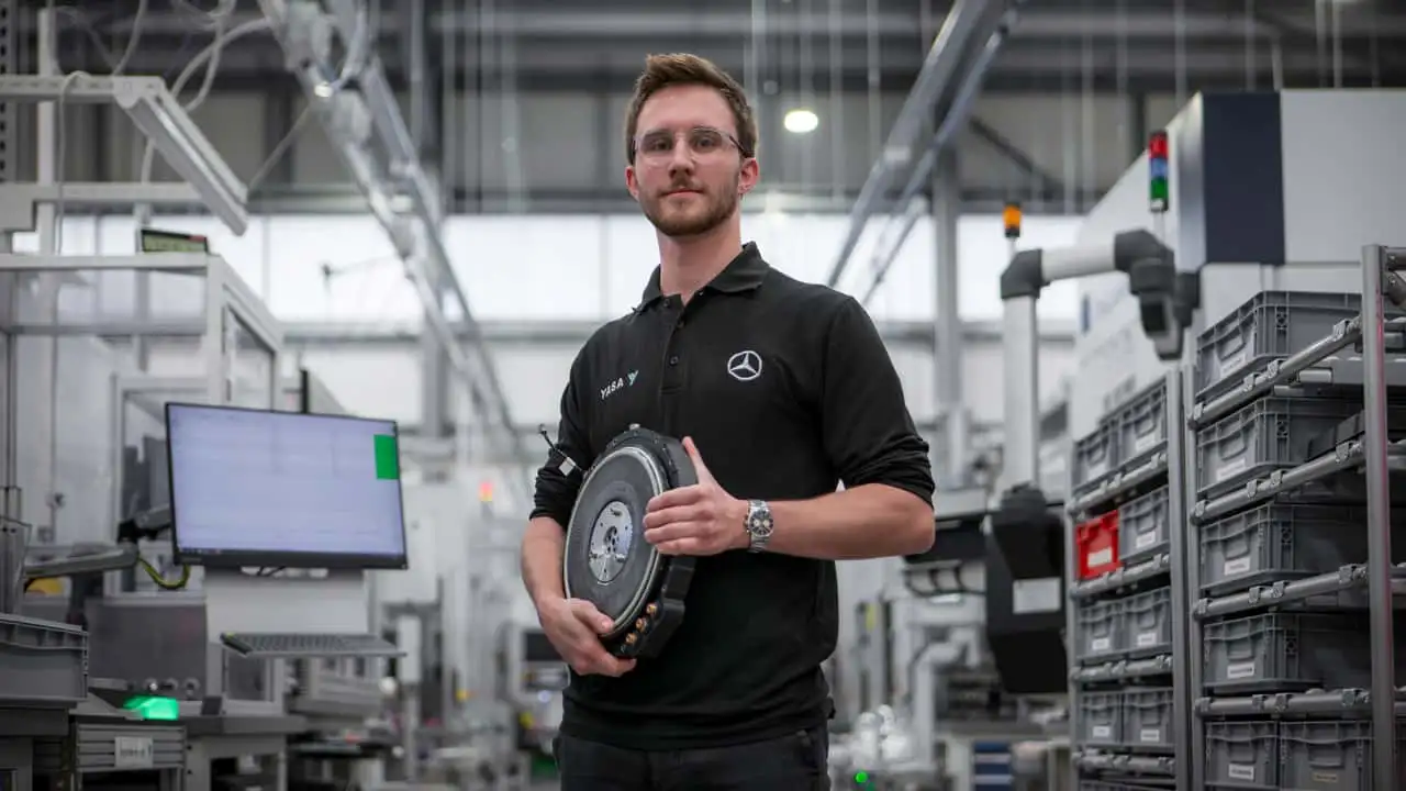 Môtơ Điện 1.000 Mã Lực Của Mercedes-Benz Chỉ Nặng 12 Kg