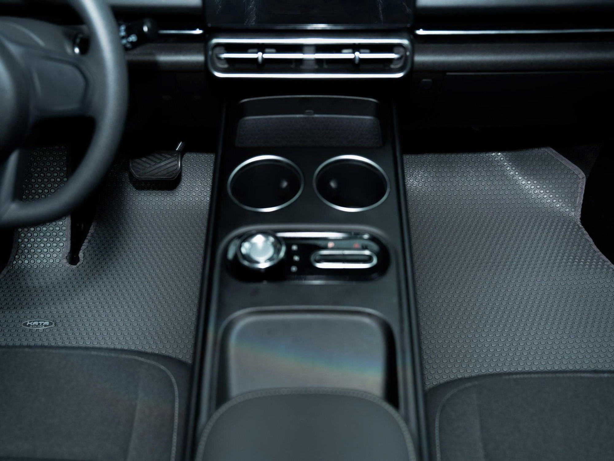 Thảm Nhựa Trải Sàn KATA: Lựa Chọn Của Chủ Xe VinFast Limo Green