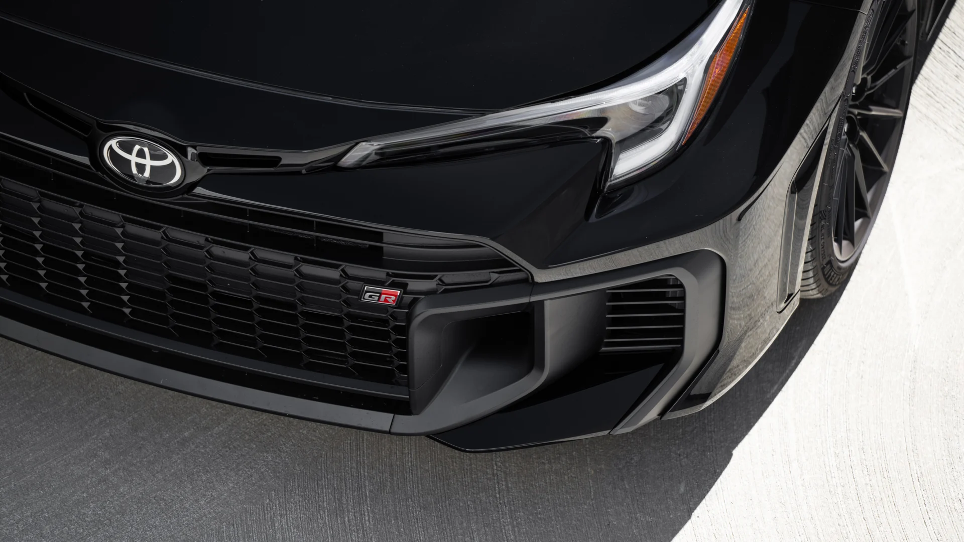 Toyota Phát Triển Động Cơ 400 Mã Lực Mới, Đối Đầu Mercedes-AMG