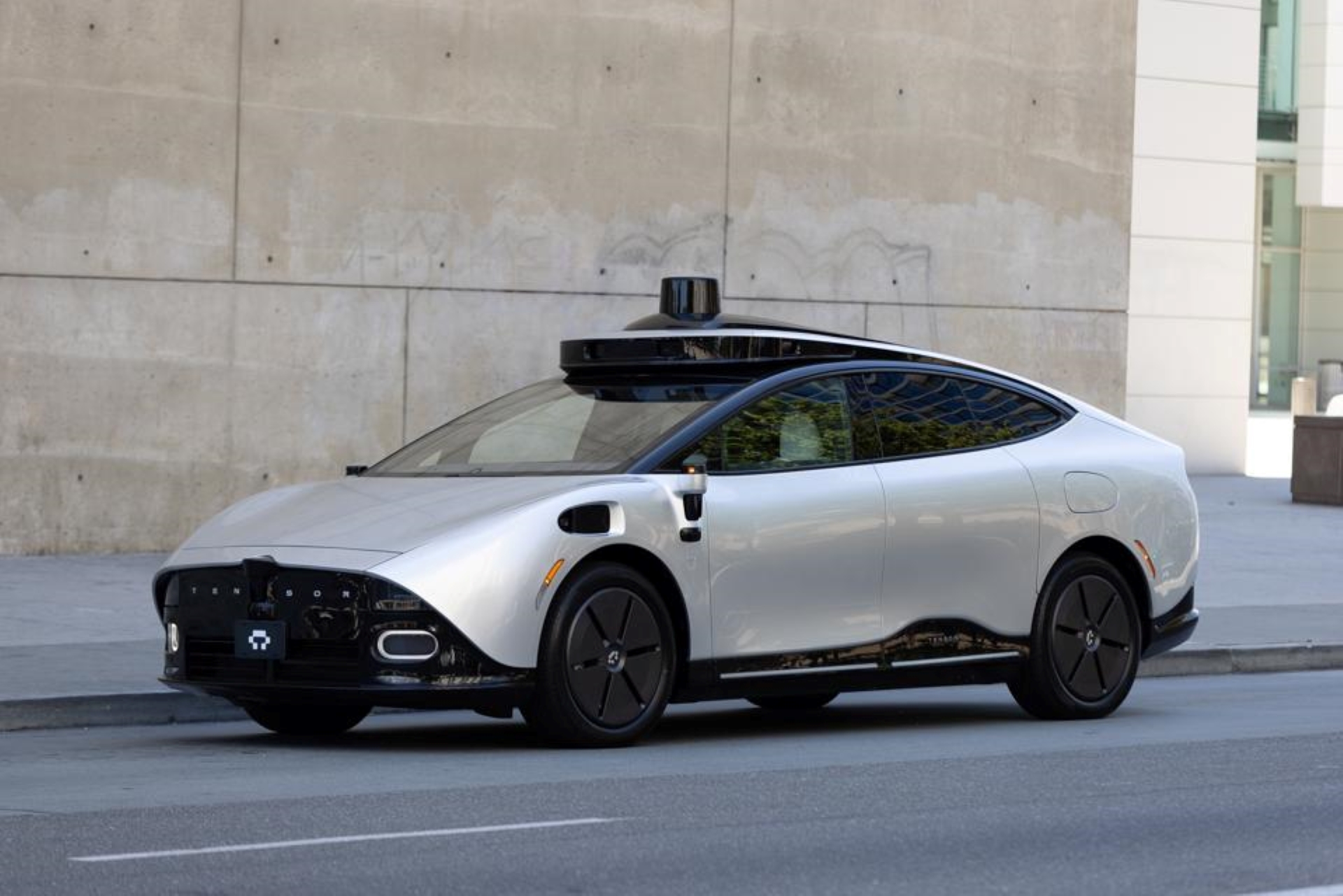 VinFast sản xuất xe điện tự lái đầu tiên trên thế giới