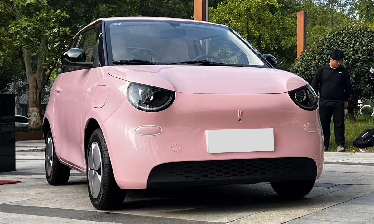 Wuling ra mắt xe điện mini mới giá hơn 5.500 USD